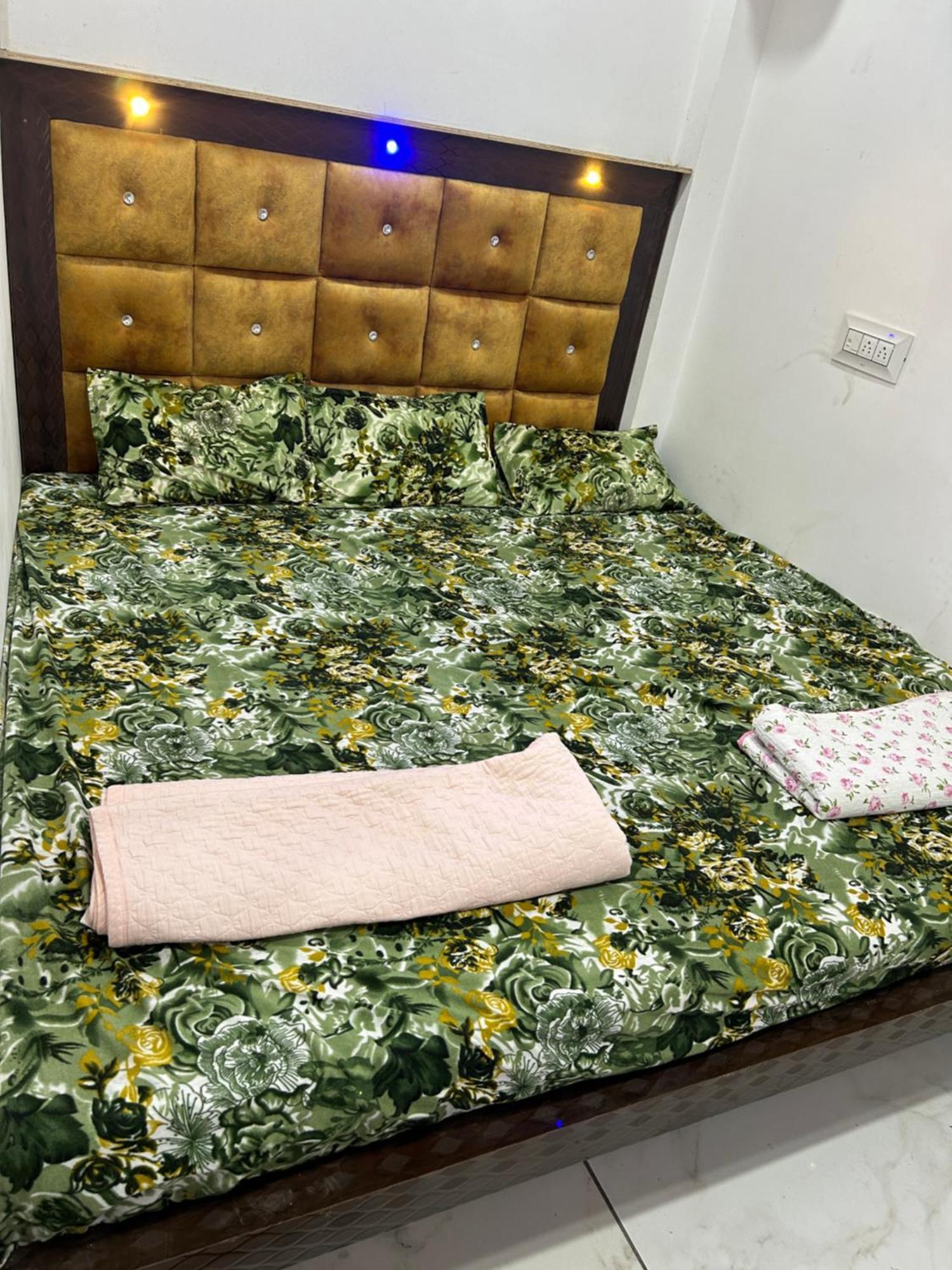 Bombay Hotel Ujjain Bagian luar foto